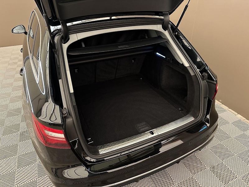 Audi A4 Avant (2021) 30 TDi S-line Bussines S troni - fotka 11 z 21