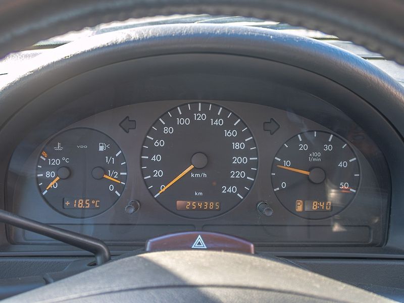 Mercedes-Benz Třídy M (2003) 270CDI 120KW – BEZ KOROZE - fotka 17 z 40