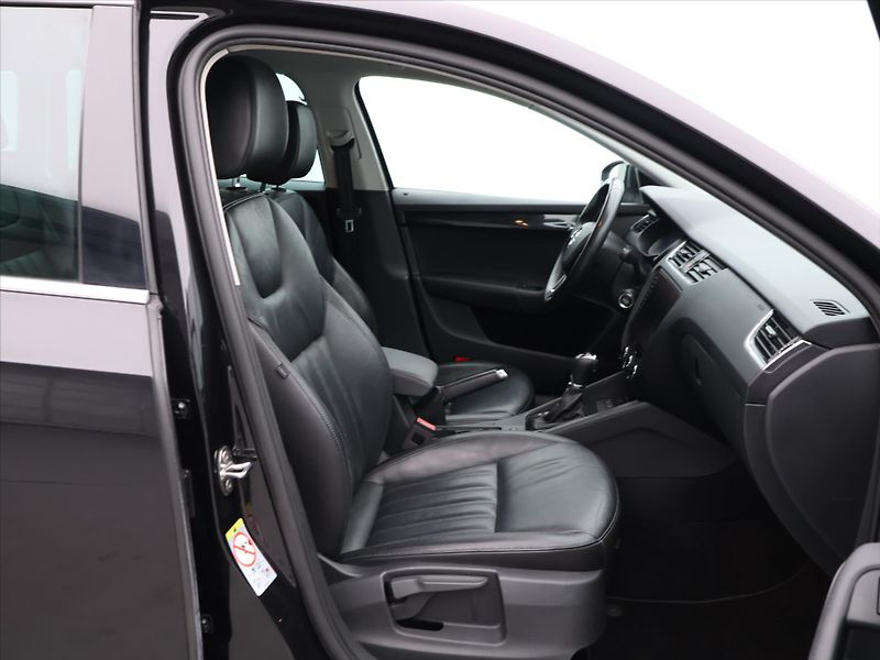 Škoda Octavia 1,6 TDI DSG Style+ LED Kůže - fotka 10 z 24