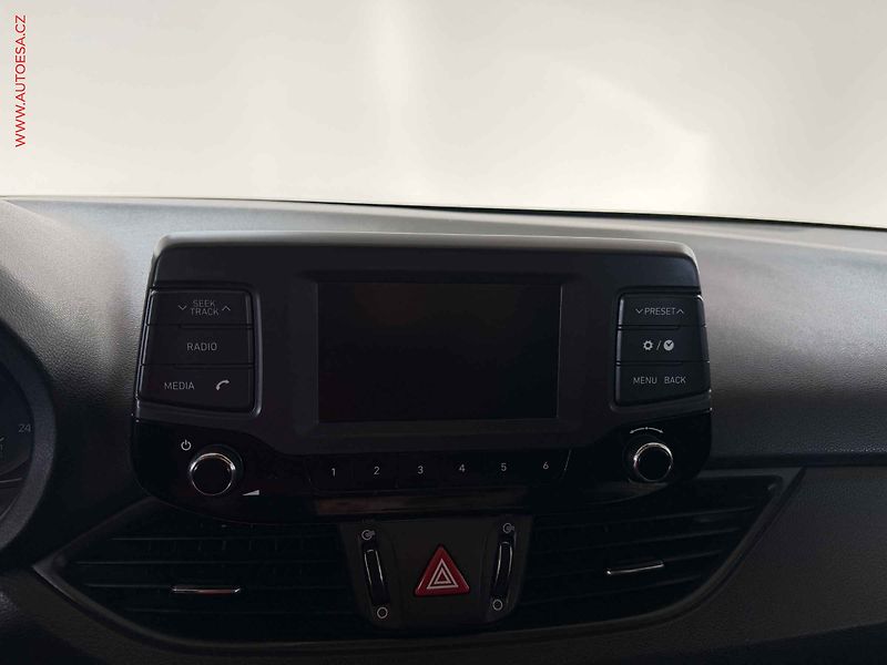 Hyundai i30 (2020) 1.4  CVVT, 1.maj,ČR, Trikolor - fotka 13 z 16