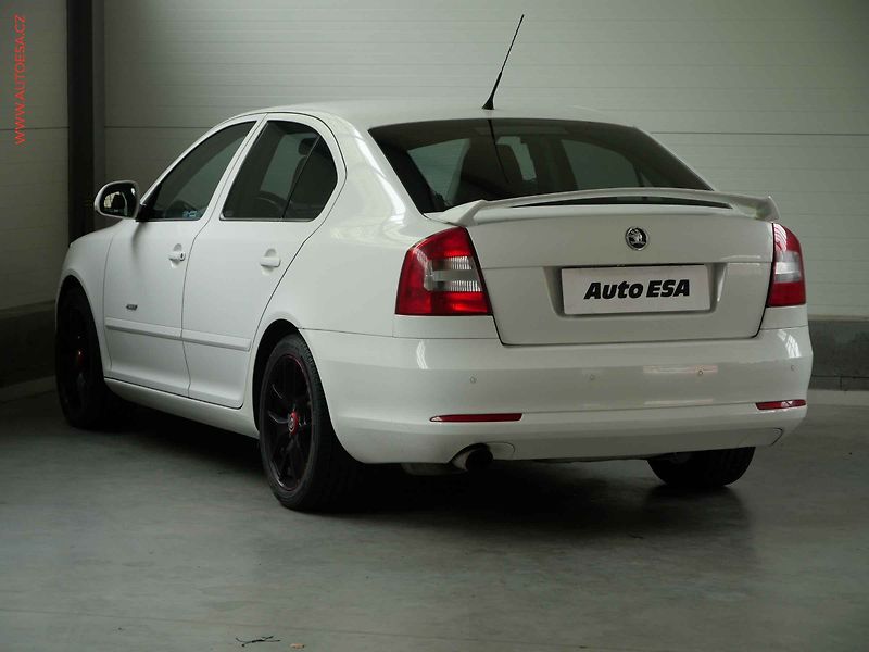 Škoda Octavia (2010) 1.2 TSi, ČR, AC, park.asist - fotka 6 z 18