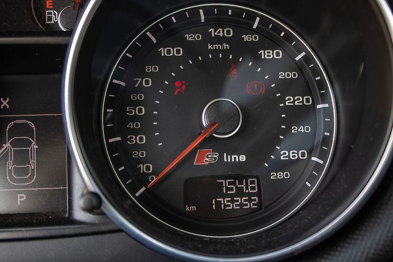 Audi TT S-line - fotka 16 z 39