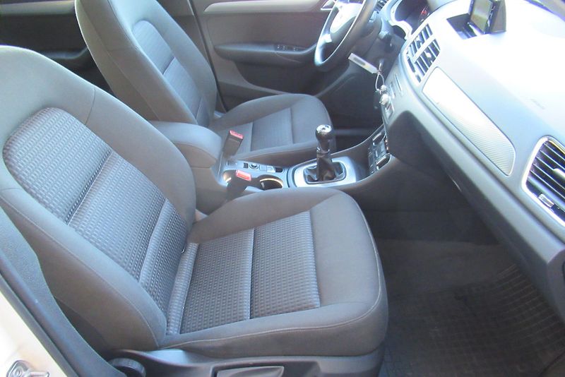 Audi Q3 2.0 TDI QUATTRO NAVI TAŽNÉ - fotka 22 z 33