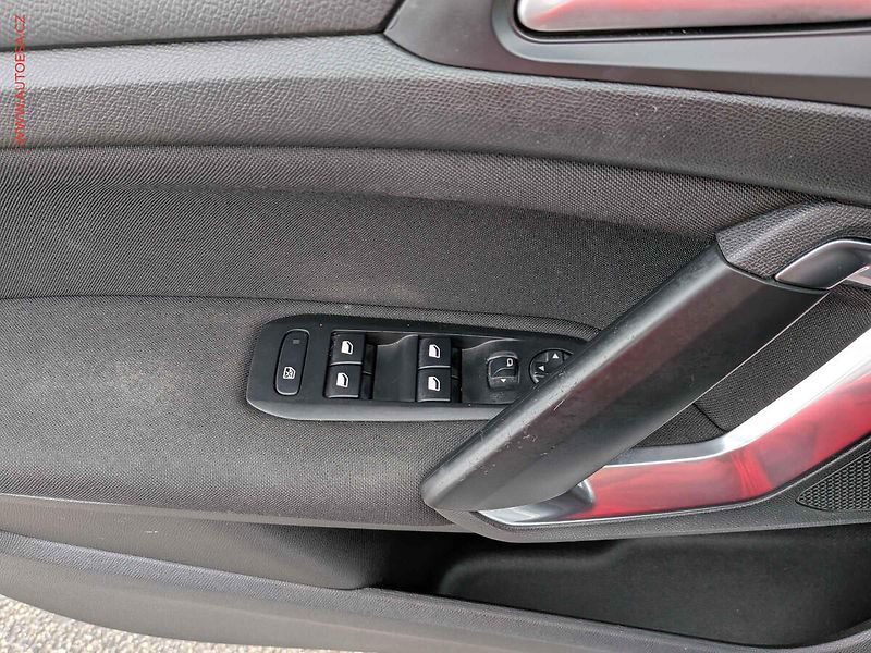 Peugeot 308 (2017) 1.6HDi, 2.maj,ČR, autoAC - fotka 12 z 14