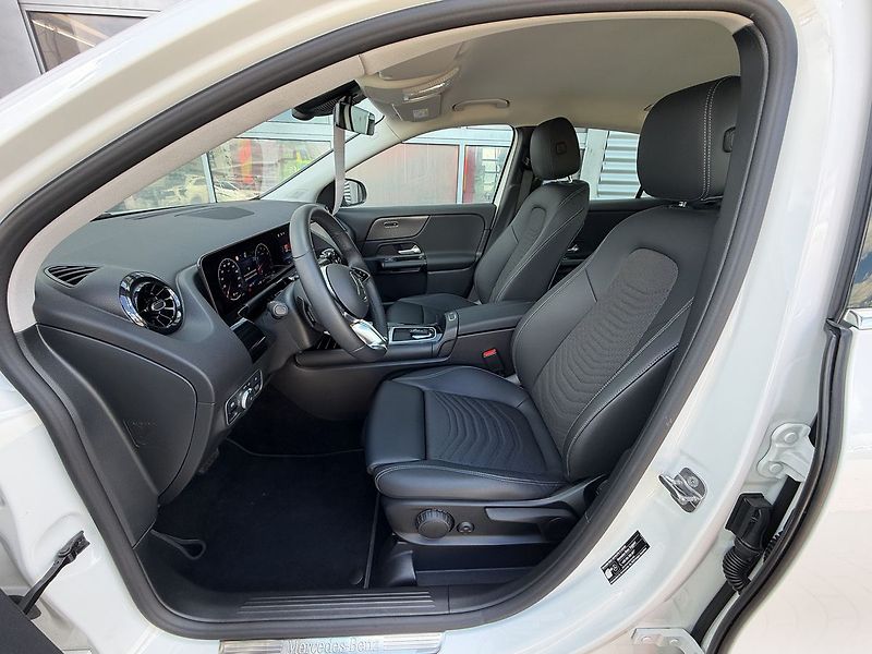 Mercedes-Benz GLA 220 4 MATIC - fotka 15 z 31