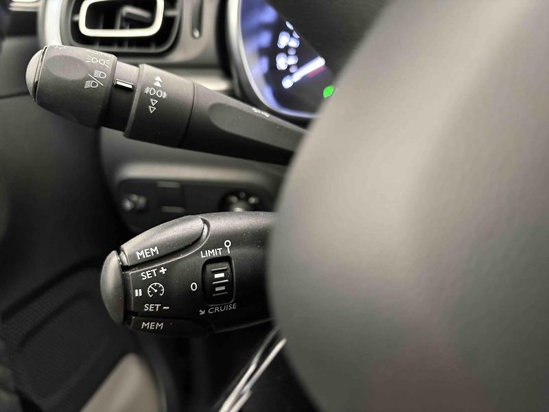 Citroën C3 (2022) Shine 1.2 PureTech 110K EAT6 - fotka 19 z 37