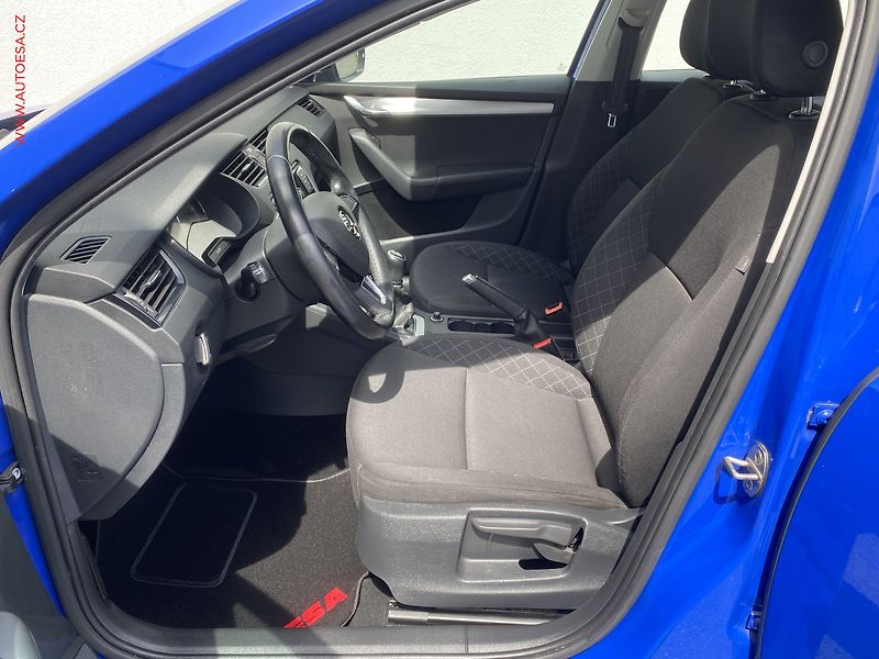 Škoda Octavia (2019) 1.5 TSi, ČR, Active, park. - fotka 9 z 17