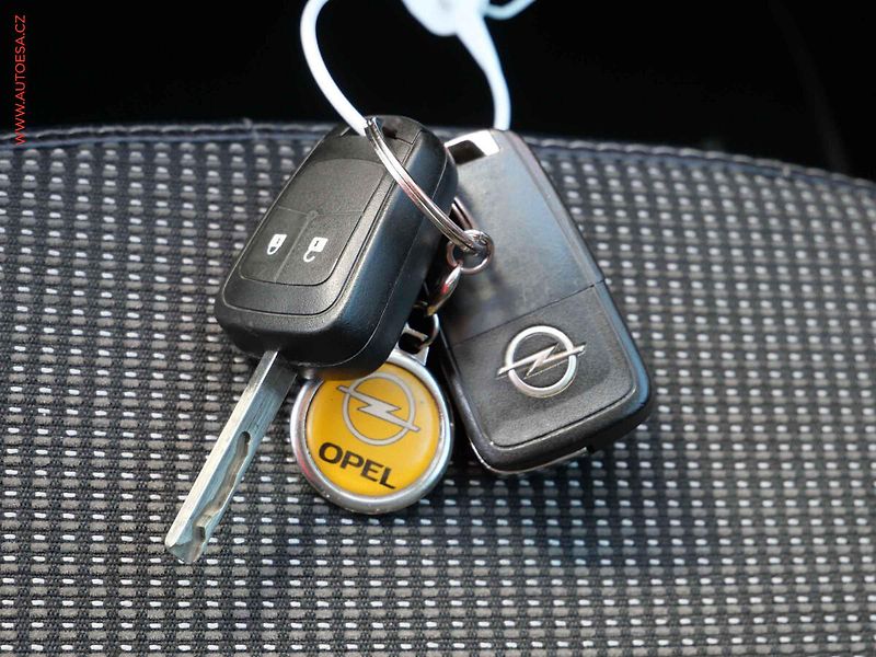 Opel Astra (2013) 1.4 T, ČR, AC, xenon, navi - fotka 23 z 23
