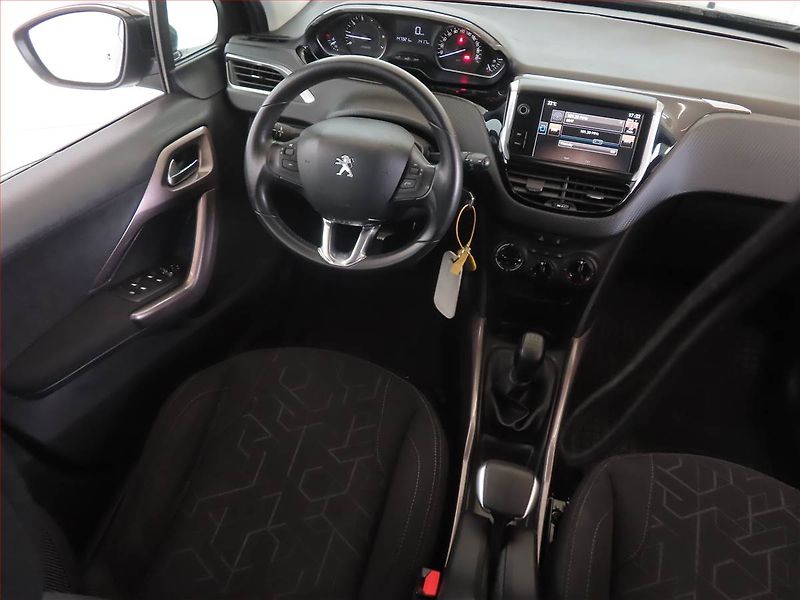 Peugeot 2008 (2016) Active 1.2 PureTech - fotka 7 z 13