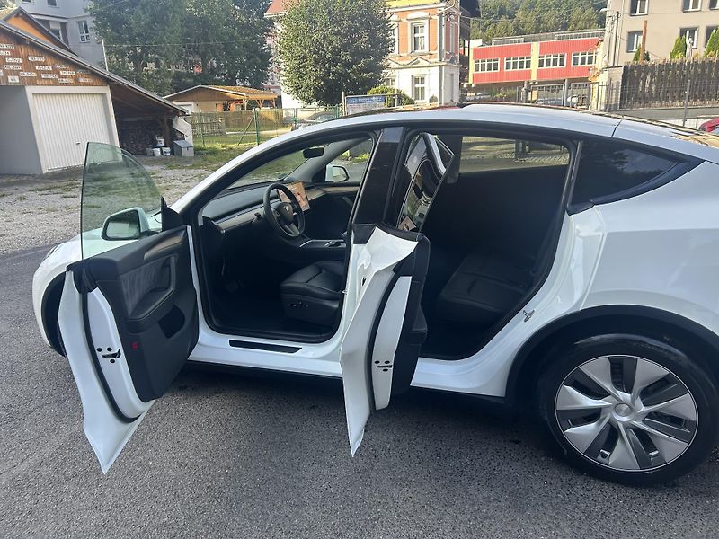 Tesla Model Y ZAMLUVENO ! TZ 94,1% - fotka 13 z 49