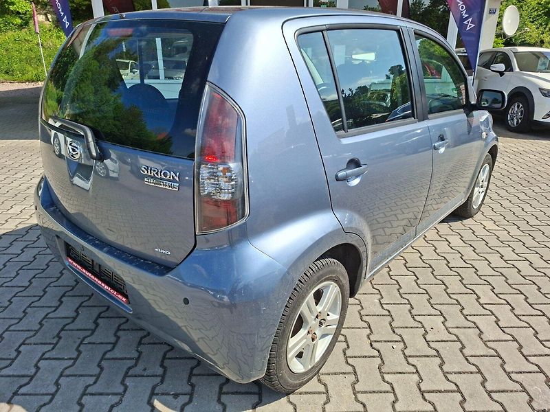 Daihatsu Sirion (2006) 1.3i 67kW AUT 4WD - fotka 9 z 39