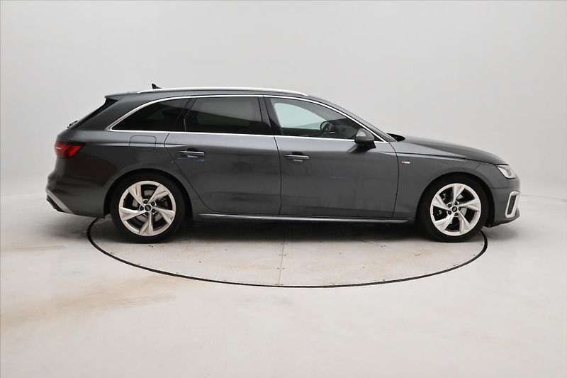 Audi A4 2,0 TDI 120kW S-LINE S-Tronic - fotka 4 z 26