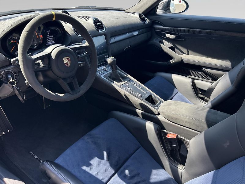 Porsche Cayman 718 GT4 RS - fotka 18 z 30