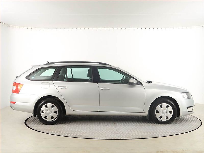 Škoda Octavia (2016) Ambition 1.6 TDI, Tempomat - fotka 6 z 16