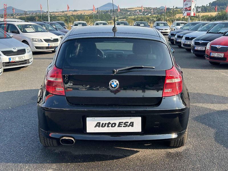 BMW Řada 1 (2008) 2.0 D 123d, ČR, AC, xenon - fotka 5 z 17