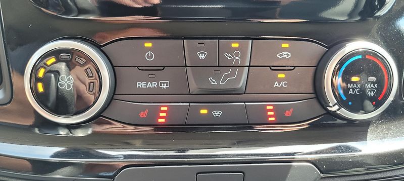 Ford Tourneo Custom (2020) 320 L1 2,0TDCi 96kW Automatik  - fotka 33 z 46