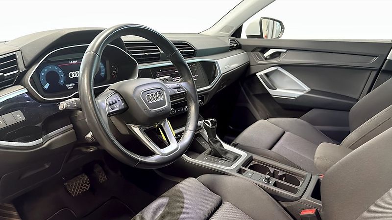 Audi Q3 35TFSI NezTop LED Taž Cockpit - fotka 7 z 16