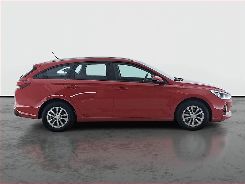 Hyundai i30 (2018) Comfort 1.4 T-GDI, Serv.kniha - fotka 6 z 16