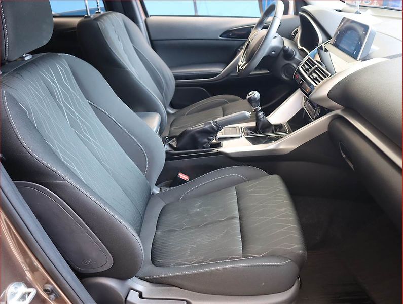 Mitsubishi Eclipse Cross (2019) 1.5 T-MIVEC, Serv.kniha - fotka 9 z 19