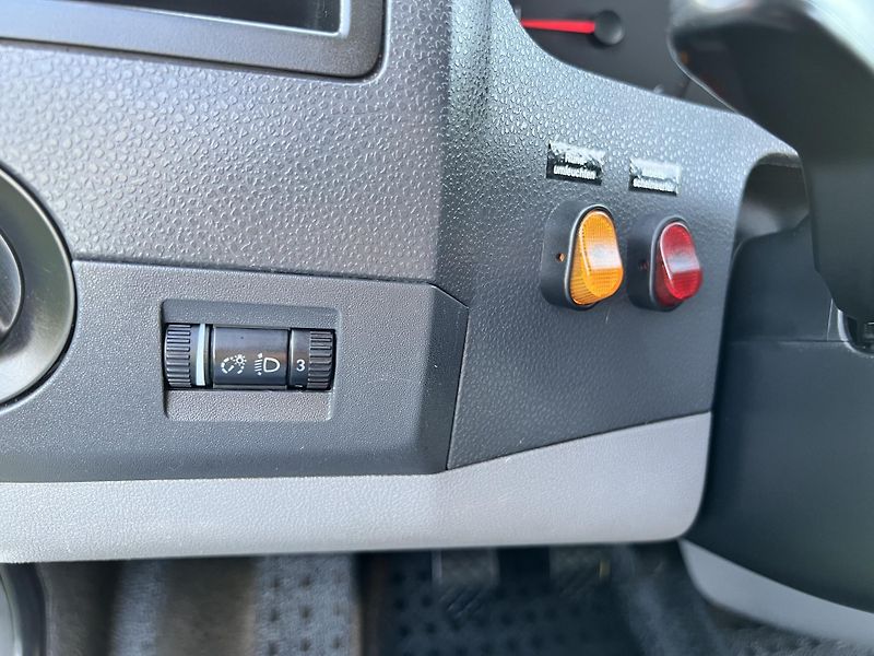 Volkswagen Transporter 1.9TDI 77KW,6MÍST,1MAJ,127TKM - fotka 29 z 45