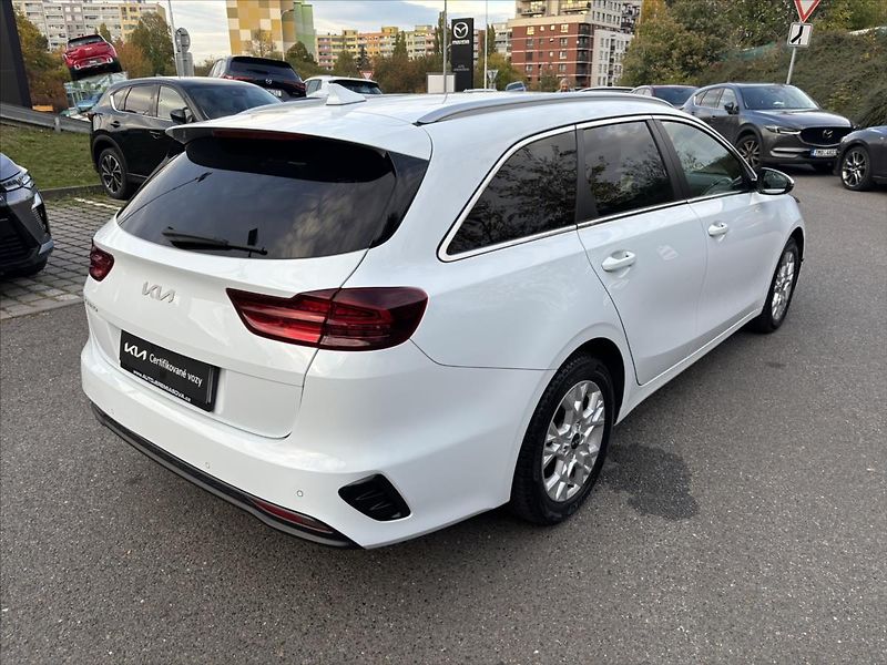 Kia Ceed 1,5 TGDi 118kW TOP ZÁRUKA NAVI - fotka 5 z 39