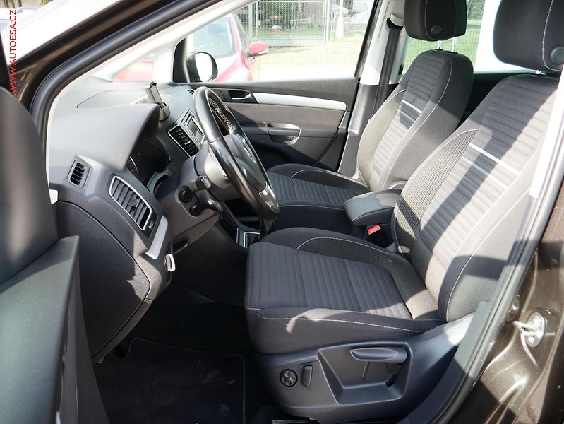 Volkswagen Sharan (2014) 2.0 TDI, panorama, autoAC - fotka 9 z 21