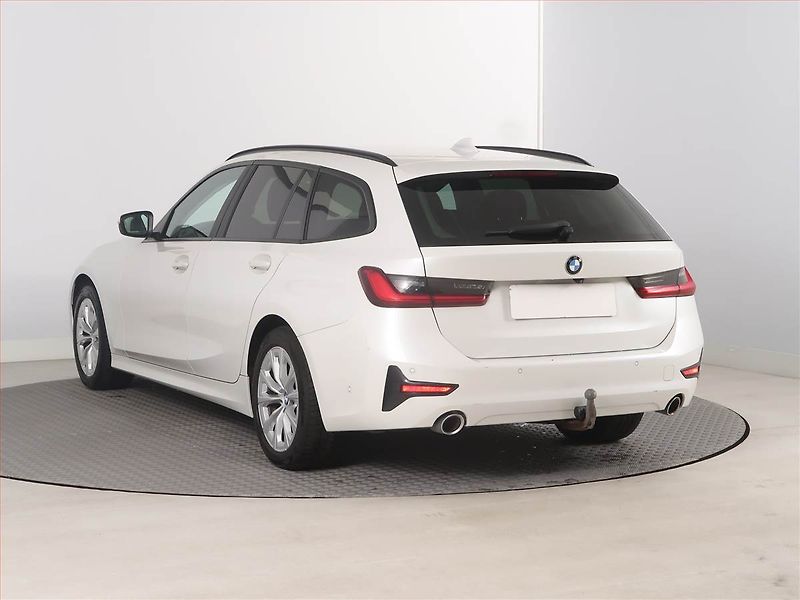 BMW Řada 3 (2020) 320 d xDrive, 4X4, Automat - fotka 4 z 20