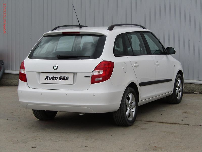 Škoda Fabia (2011) 1.2 TSi, Ambiente, +kola - fotka 4 z 18