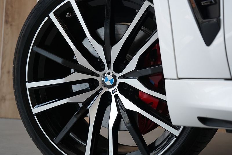 BMW X5 40d xDrive, Vzduch, Tažné, HUD - fotka 14 z 47