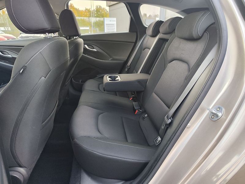 Hyundai i30 1.4 T-GDI/103kW Style DCT - fotka 10 z 33
