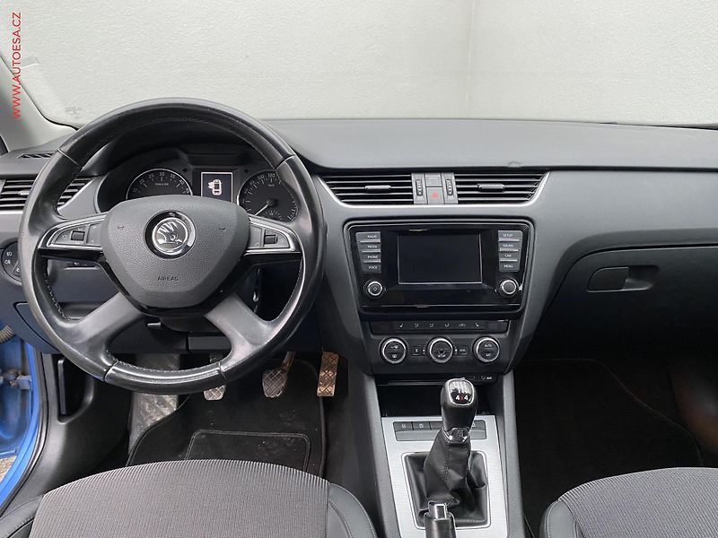 Škoda Octavia (2013) 2.0 TDi 4x4, Elegance, park - fotka 9 z 18