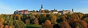 Návrší Toompea se stejnojmenným hradem se ční majestátně nad městem. 