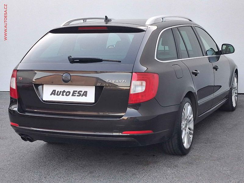 Škoda Superb (2012) 2.0TDi, DSG, bixenon - fotka 4 z 22