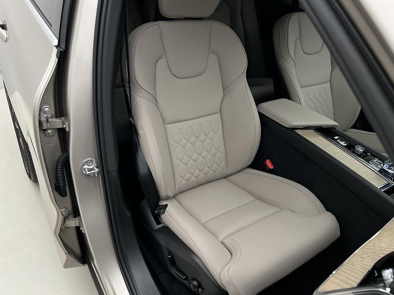 Volvo XC60 (2026) B5 AWD PLUS BRIGHT AUT - fotka 24 z 43
