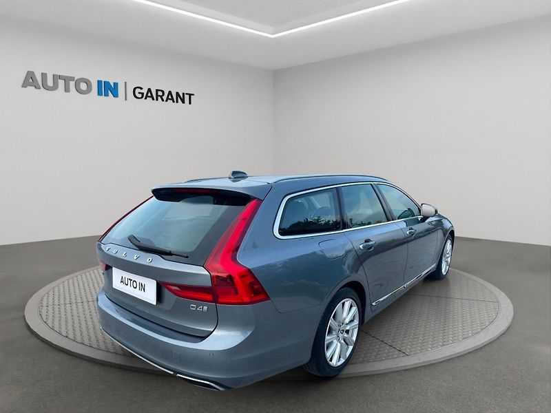 Volvo V90 (2018) D4, 140kW, Momentum - fotka 6 z 28