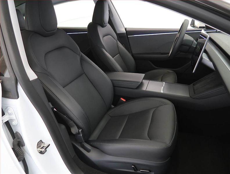 Tesla Model 3 (2023) Standard Range 60kWh, SoH 95% - fotka 9 z 31
