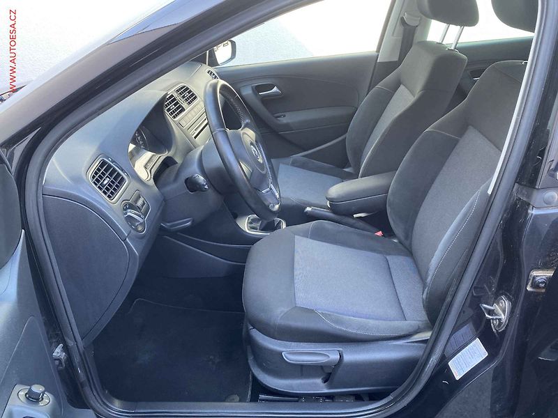 Volkswagen Polo (2011) 1.4 MPi, Style, tempo, park - fotka 9 z 15
