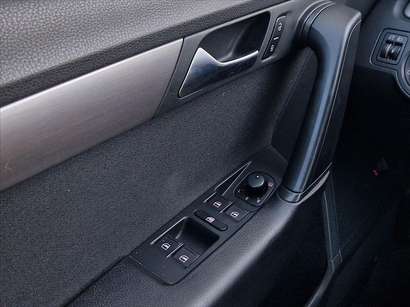 Volkswagen Passat 1,4 TSI DSG NOSIČ TAŽNÉ VÝHŘEV - fotka 33 z 35