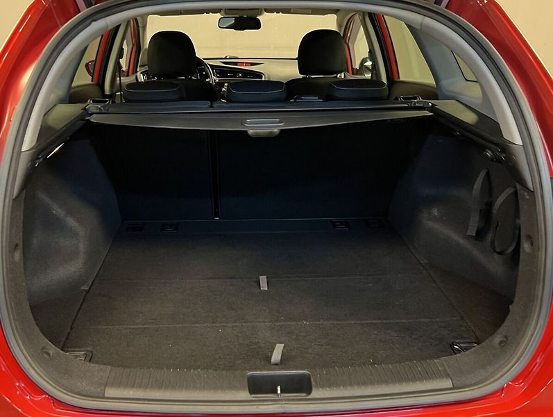 Kia Ceed 1.6 CRDi Exclusive SW - fotka 11 z 16