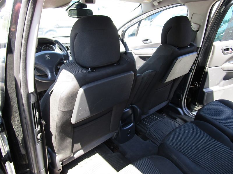 Peugeot 5008 1.6 THP aut. Klima, 7 míst - fotka 27 z 50