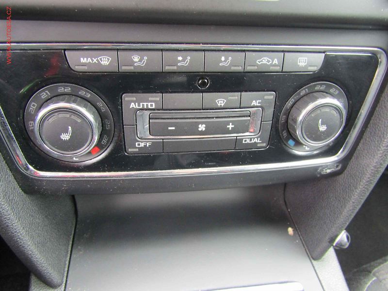 Škoda Superb (2010) 2.0TDI, ČR, Bixenon - fotka 14 z 17