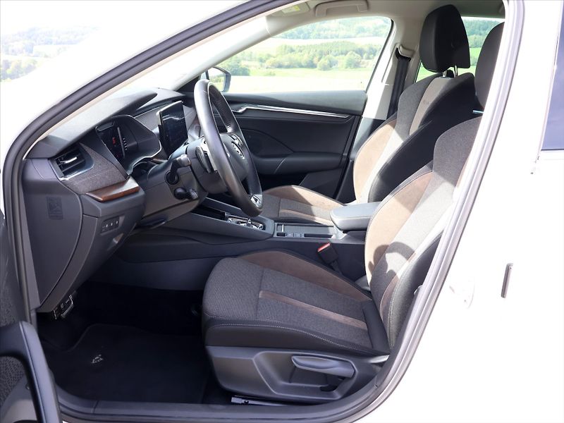Škoda Octavia 2,0 TDI 147kW DSG CZ Scout DPH - fotka 12 z 44