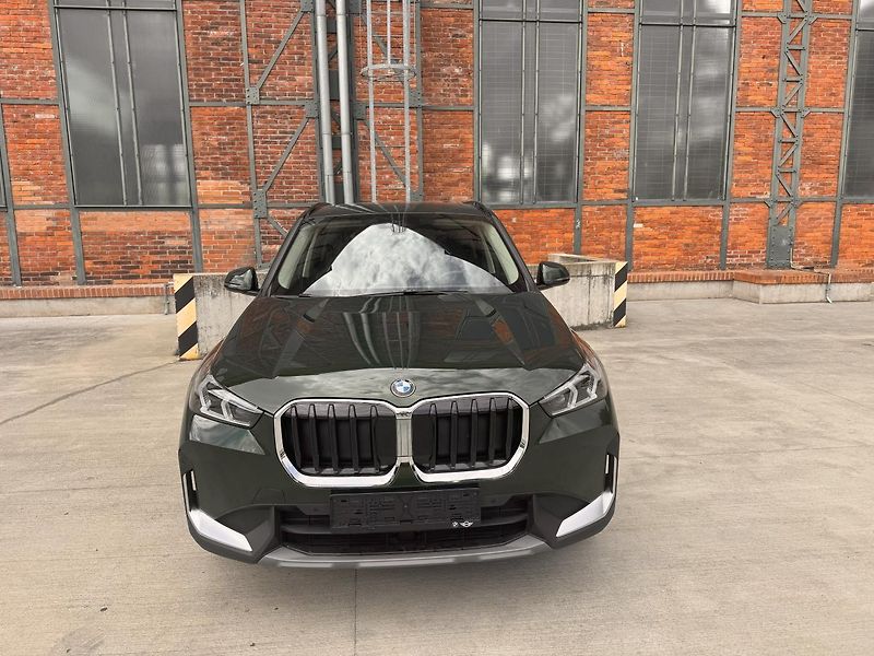 BMW X1 (2024) sDrive20i, panorama - fotka 6 z 35