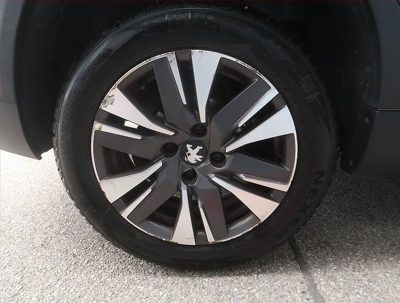 Peugeot 2008 (2017) Style 1.2 PureTech, Automat - fotka 14 z 15