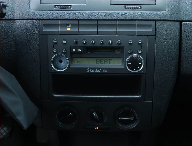 Škoda Fabia (2004) 1.2, v dobrém stavu - fotka 12 z 14