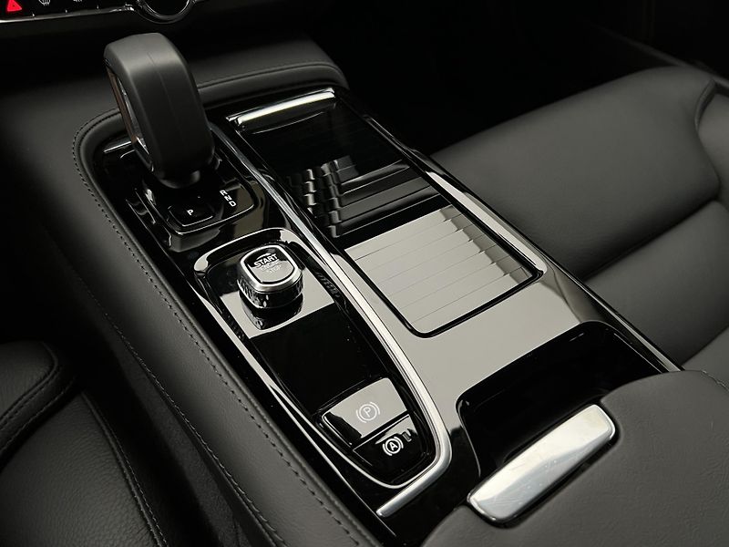 Volvo V90 T6 AWD RECHARGE BRIGHT PLUS  - fotka 25 z 46