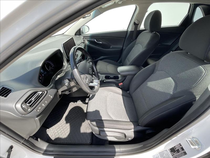 Hyundai i30 1,5 T-GDI DCT Family Smart NAV - fotka 4 z 22