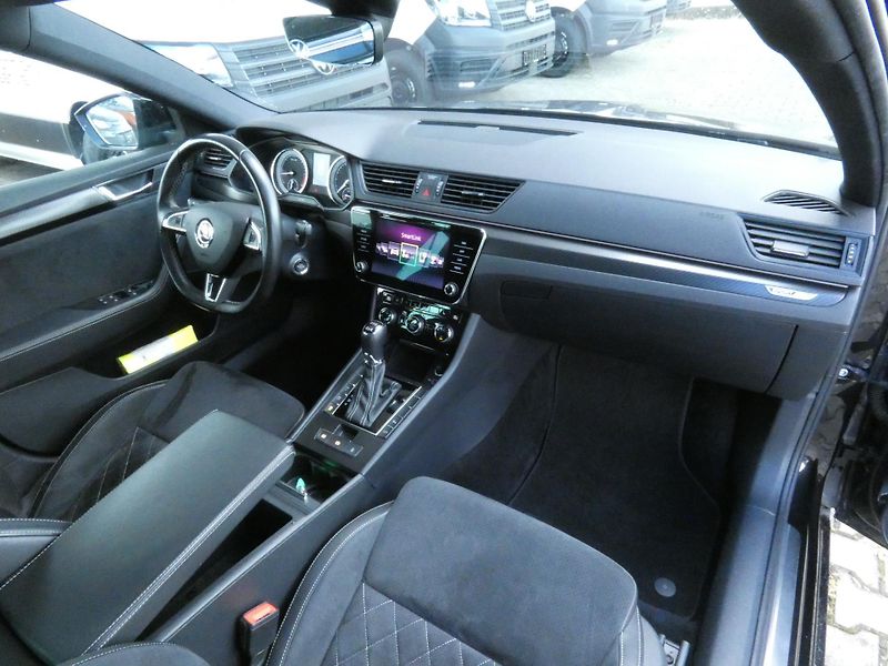 Škoda Superb Combi Sportline 2.0 TDI 4x4 DS - fotka 22 z 30