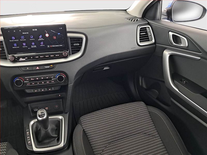 Kia Ceed (2025) 1.5 T-GDI - fotka 8 z 19