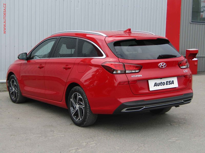 Hyundai i30 (2023) 1.0 T-GDi, ČR, Smart - fotka 6 z 17